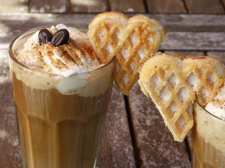 greek frappe cookies on side of glass